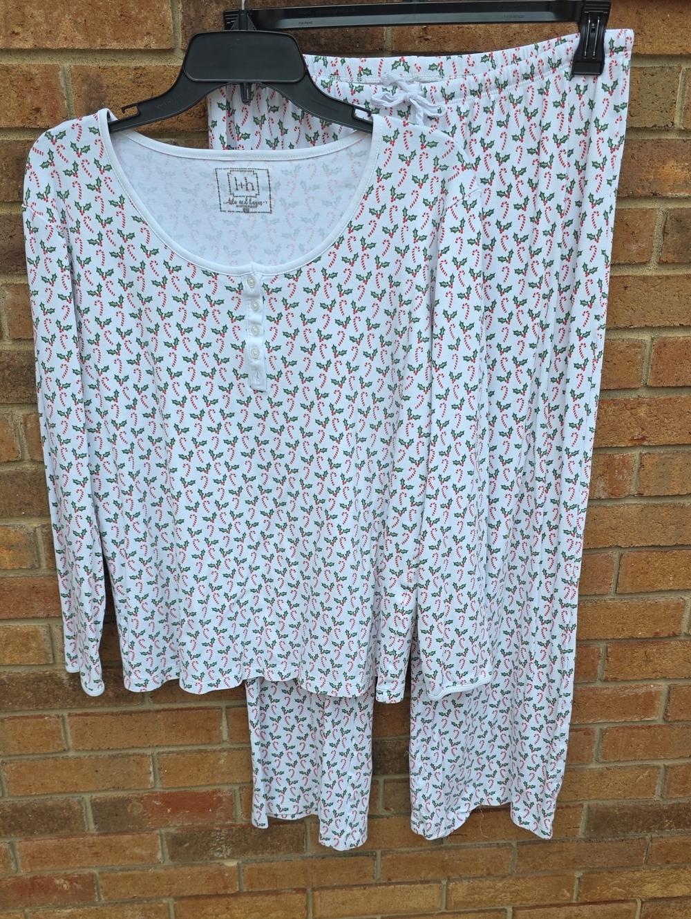 Lilas And Hayes White Long-Sleeve Pajama Set with Red & Green Candy Cane Print